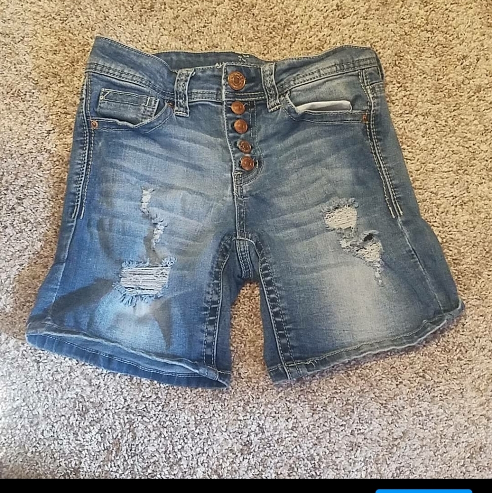 Ripped denim shorts